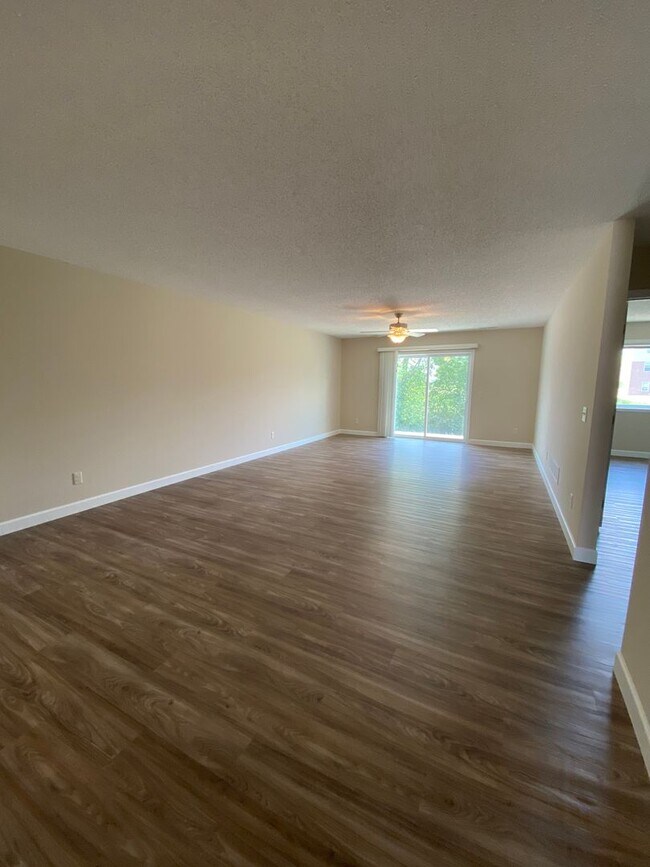 Foto del edificio - Updated 2 Bedroom Town Home