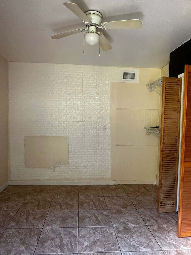 Building Photo - 1370 NE 153rd St