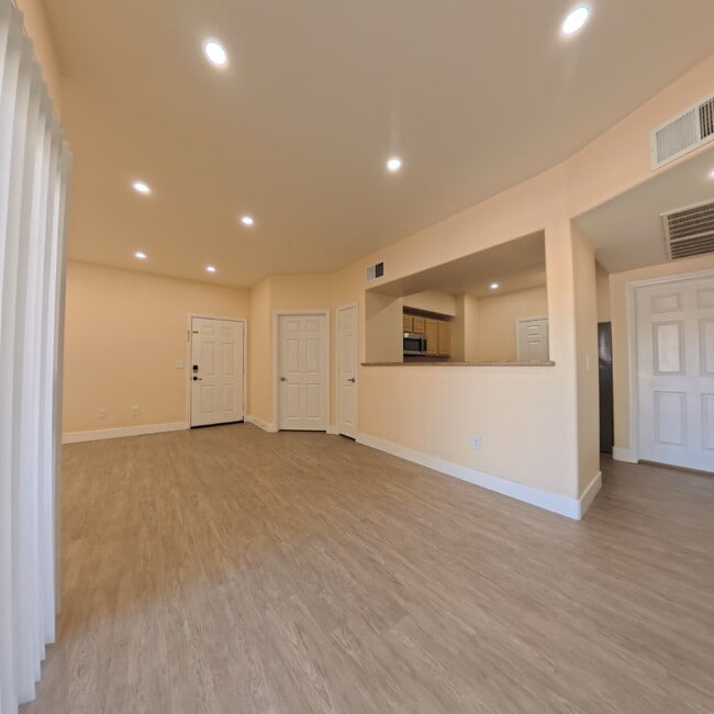 Building Photo - 8000 W Badura Ave