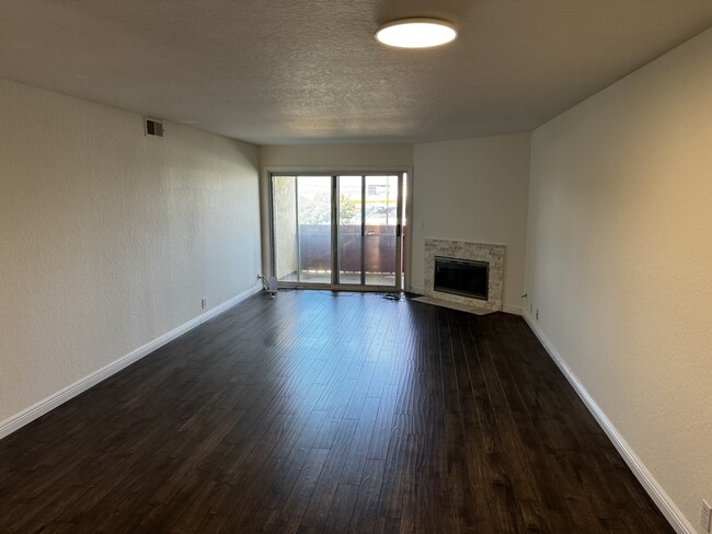 Foto del edificio - 945 Pepper St