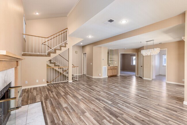 Foto del edificio - Beautiful La Costa Home in Premiere Locati...