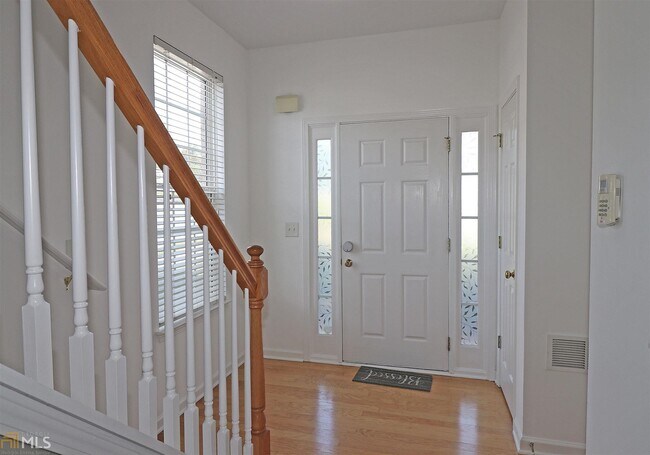 Foto del edificio - 1514 Paramount Ln NE