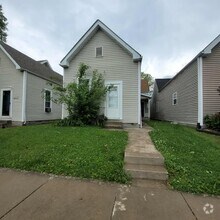 Building Photo - 2027 E Oak St