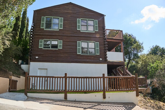 Front of House - 373 Loftyhill Dr