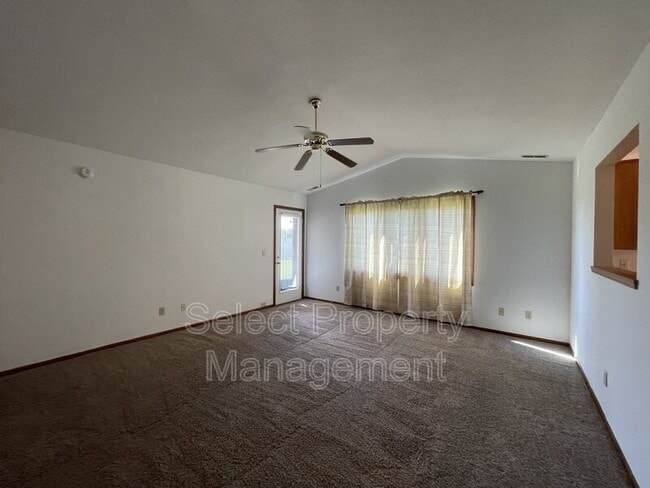 Building Photo - 1502 Flagstone Dr