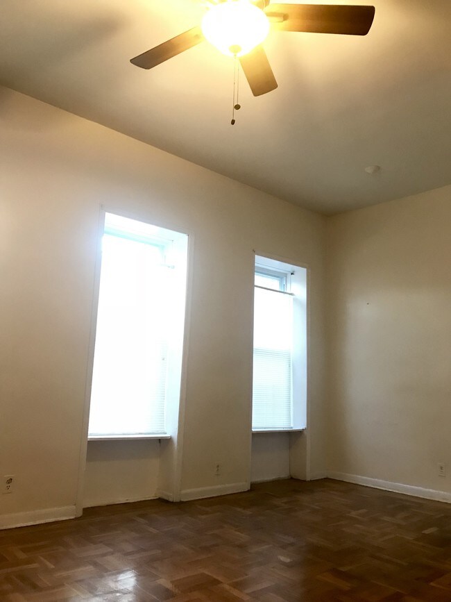 Building Photo - 559 Jefferson Ave