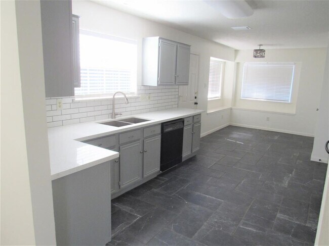 Building Photo - 18822 Timber Way Dr