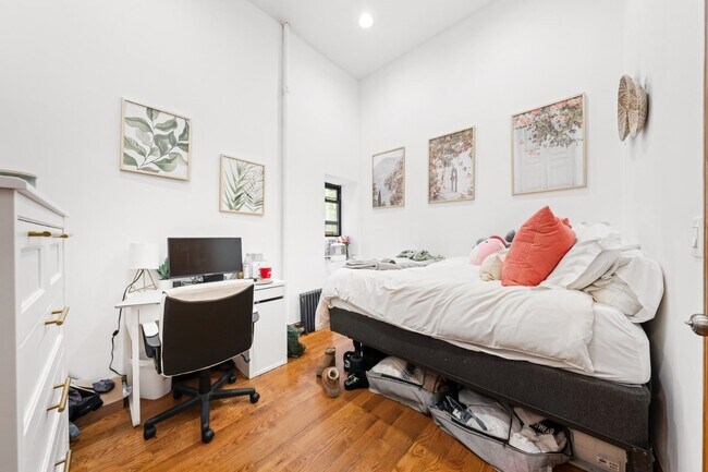 Foto del edificio - 321 E 14th St