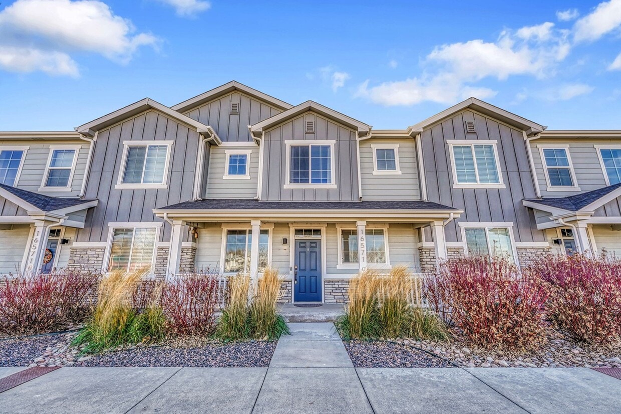 Former Model Home - Superb townhome in great location! - Model Home - Superb townhome in great loca...