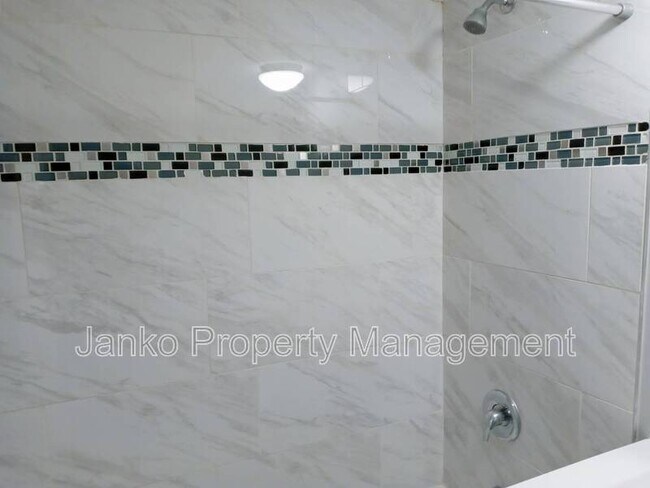 Foto del edificio - 3353 Commercial Ave