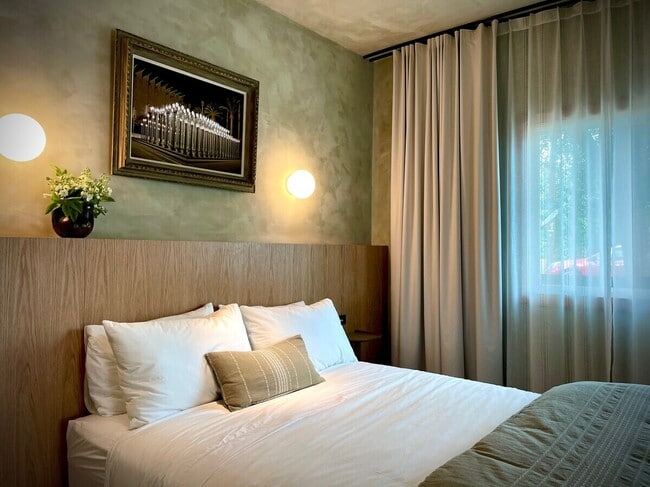 Foto del edificio - 4404-4410 Clayton Ave