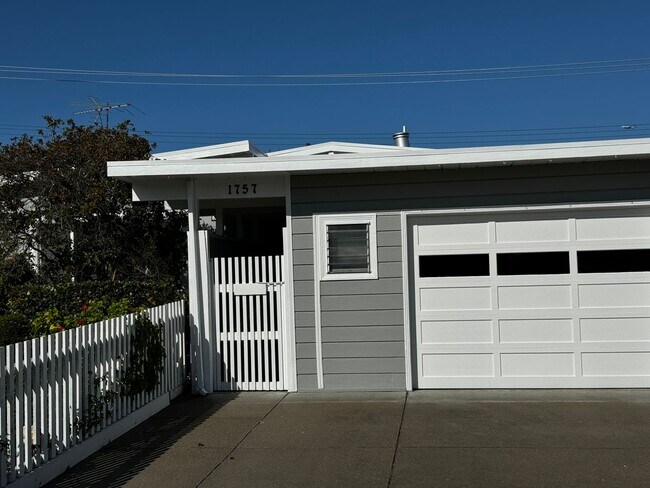 Building Photo - Charming 3 Bedroom Home in Parkside