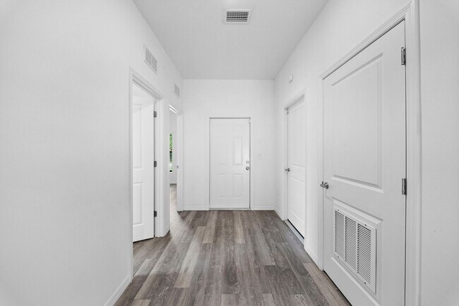 Building Photo - 4718-4718 29th St SW