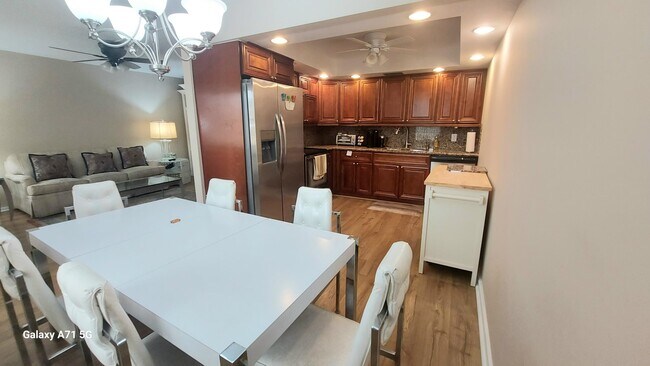 Foto del edificio - 2044 Yarmouth E