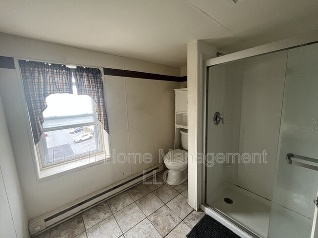 Building Photo - 117 E Main St