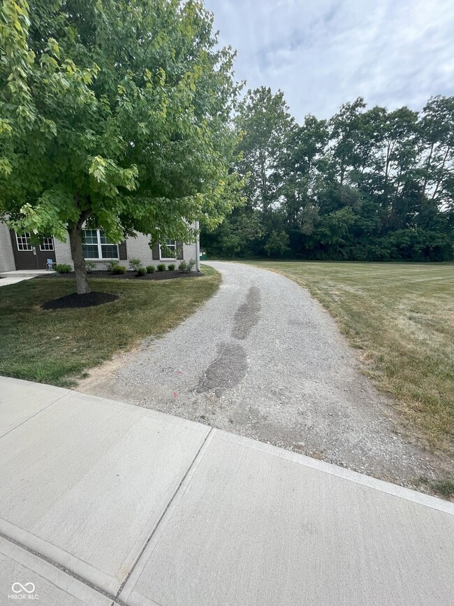 Building Photo - 421 Lark Ct