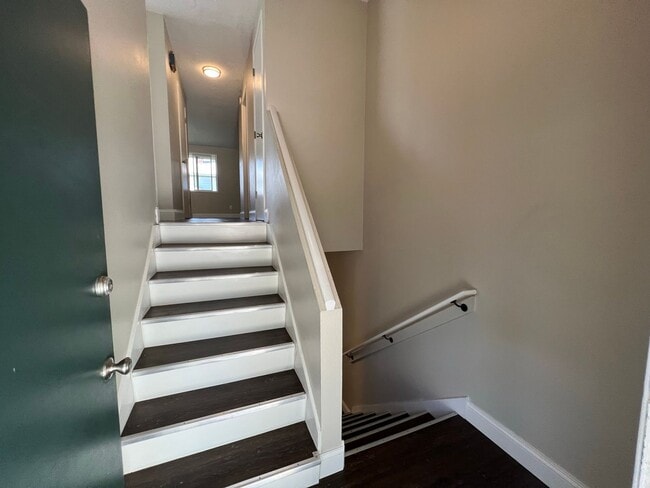 Building Photo - AD1515* - B