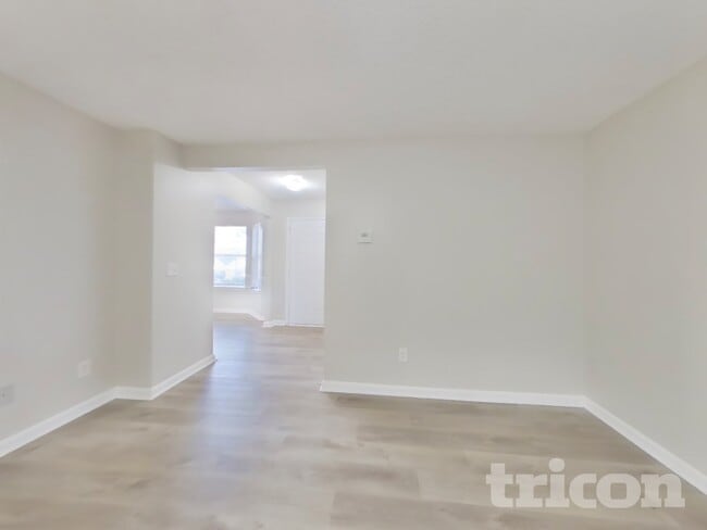 Building Photo - 5431 Sapphire Cir