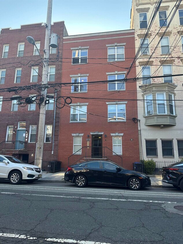 Primary Photo - 226 Madison St