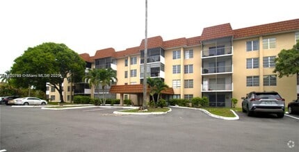 Building Photo - 4168 Inverrary Dr