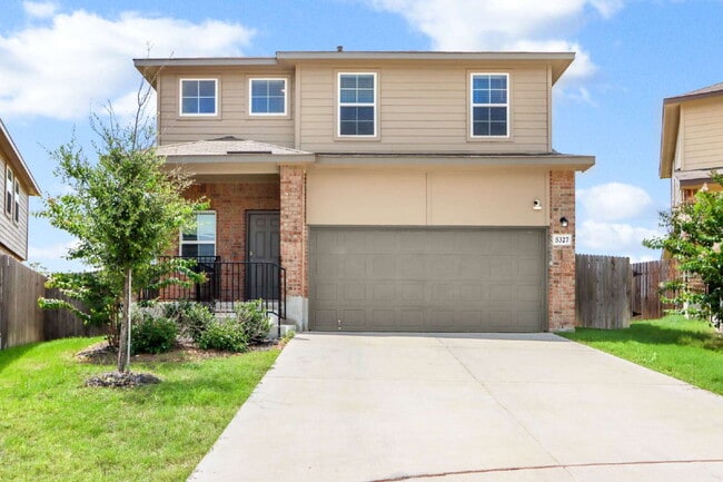Photo - "Spacious 5-Bedroom San Antonio Gem with G... Apartment