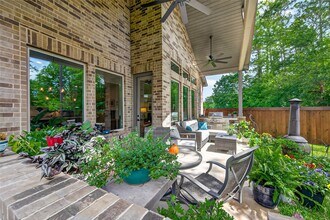 Building Photo - 9979 Pebble Glen Dr