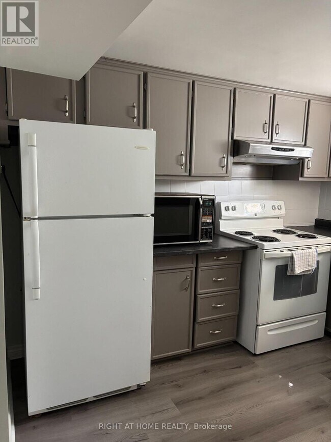 Building Photo - 41 Deerhurst Ave