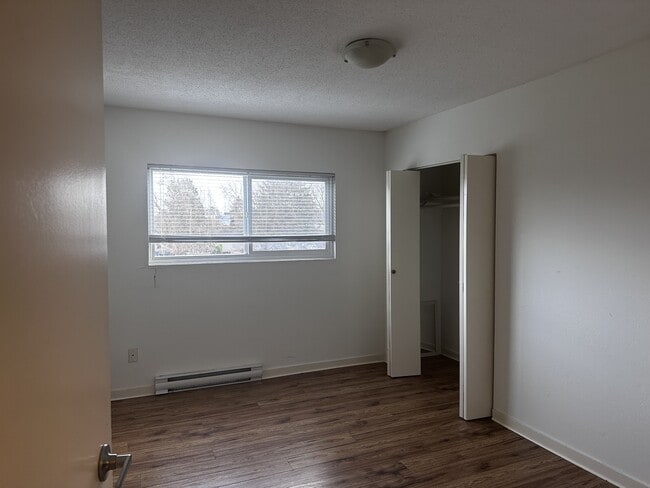 Building Photo - 1150 Queens Ave