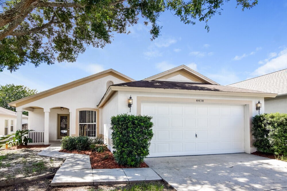 4434 Horseshoe Pick Ln, Valrico, FL 33594 House Rental in Valrico, FL