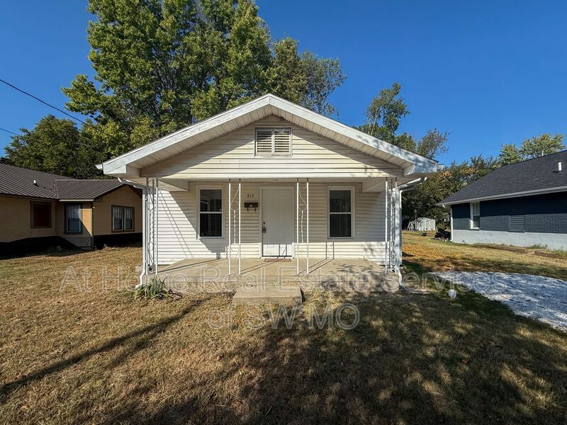 Primary Photo - 517 S Park Ave
