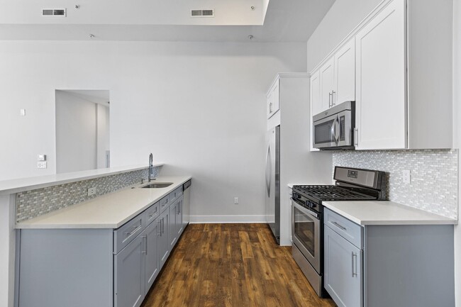 Building Photo - 6200 Hudson Ave