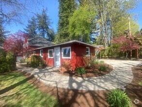 Building Photo - 7235 SW Canyon Dr