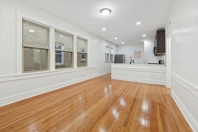 Foto del edificio - 5412 N Kimball Ave