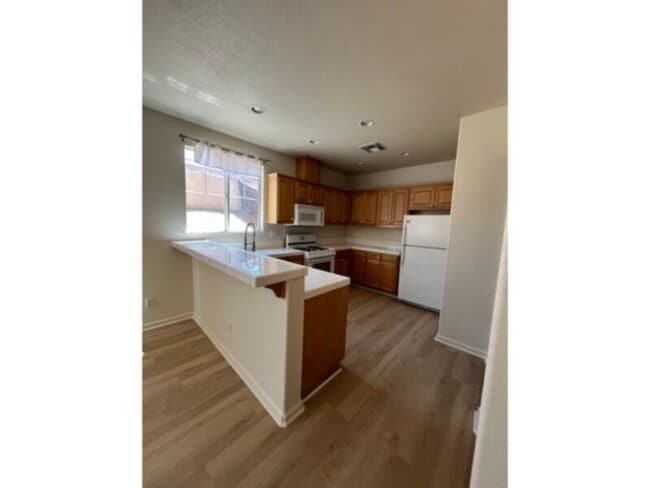 Foto del edificio - 4-Bedroom, 2.5 Bath