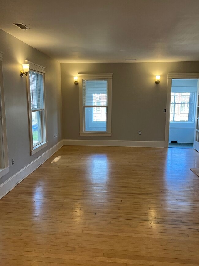 Building Photo - 1119 4th St NE