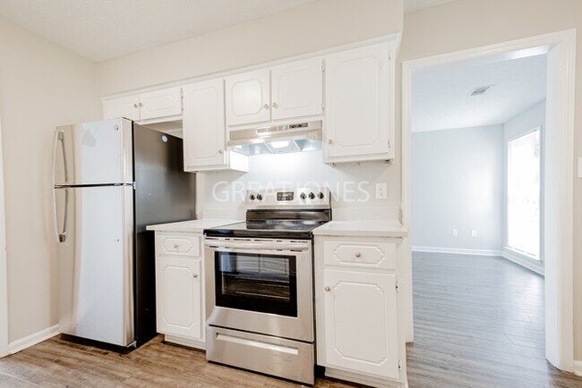 Foto del edificio - REDUCED! - HOLIDAY SPECIAL! SIGN A LEASE B...