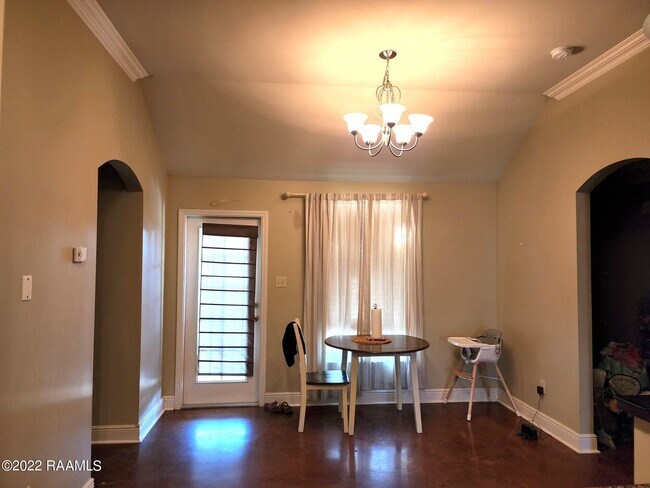 Building Photo - 304 Stoneridge Dr