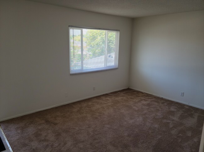Living Room - 2607 W Carson St
