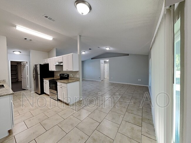 Building Photo - 1002 Embrun Ct