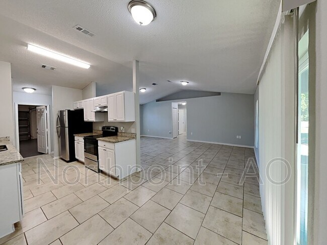 Foto del edificio - 1002 Embrun Ct