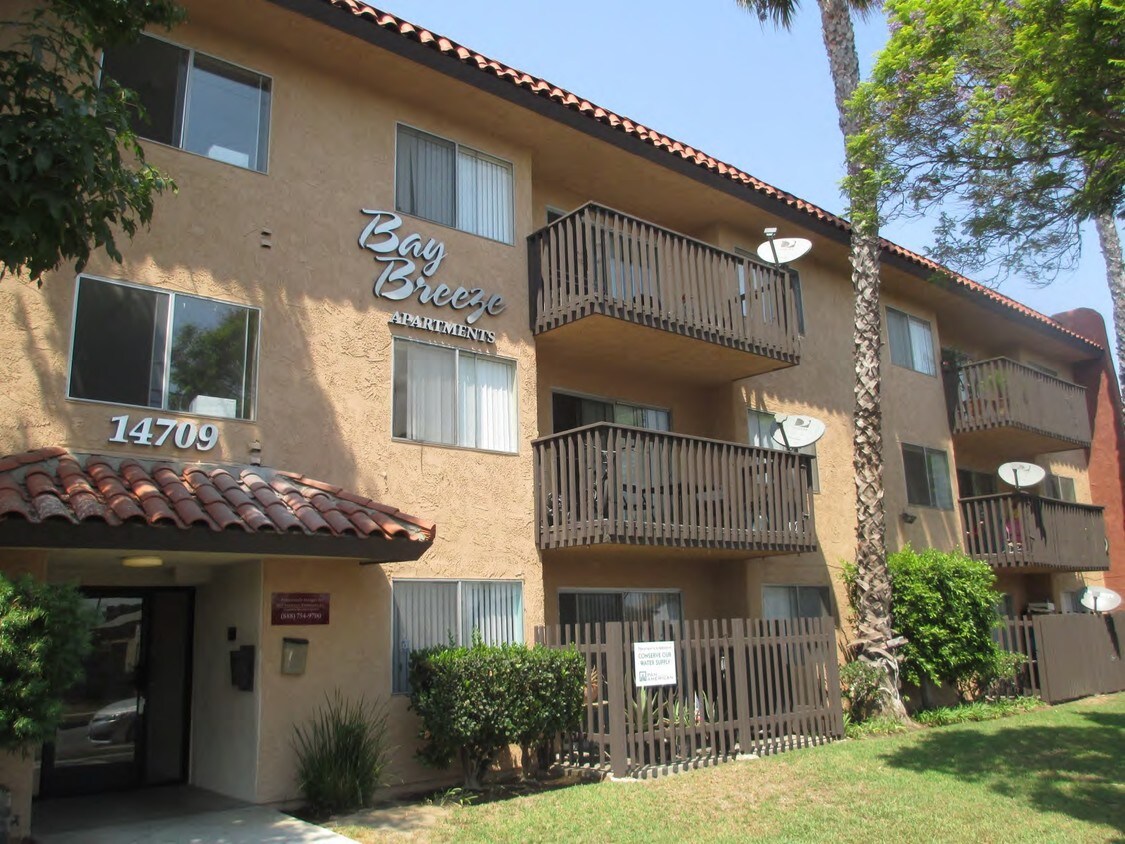 Bay Breeze Apartments Gardena, CA