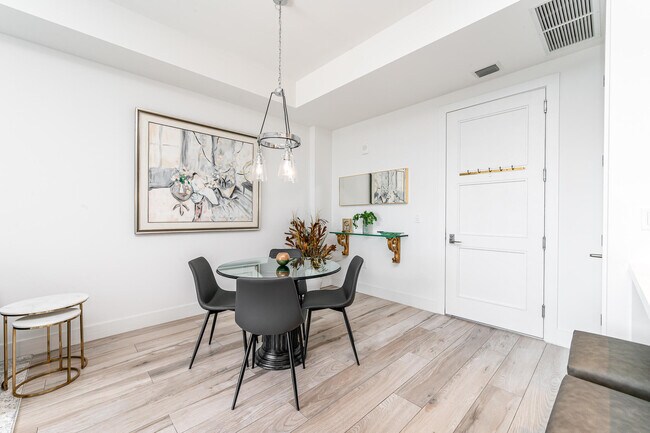 Building Photo - 155 E Boca Raton Rd