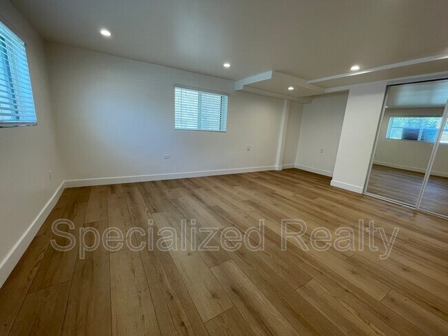 Foto del edificio - 1135 Scofield Dr