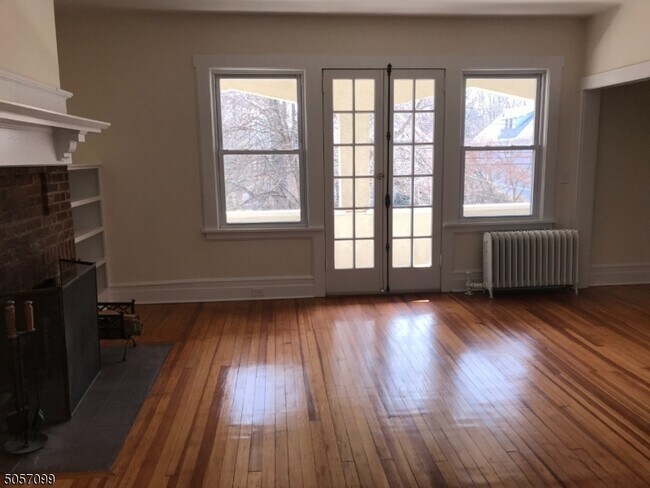 Foto del edificio - 82 Personette Ave