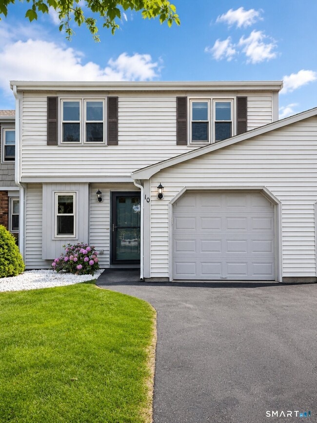 Building Photo - 10 Evergreen Pl