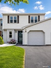 Building Photo - 10 Evergreen Pl