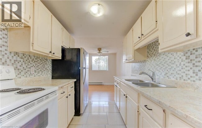 Building Photo - 30 Avalon Pl