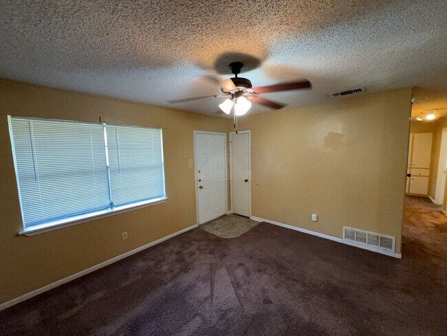 Foto del edificio - 820 Michelle Dr