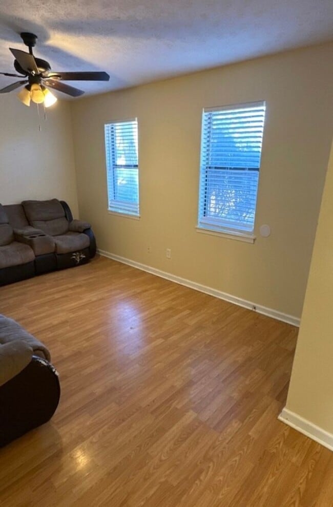 Building Photo - 106 Oak Park Ct