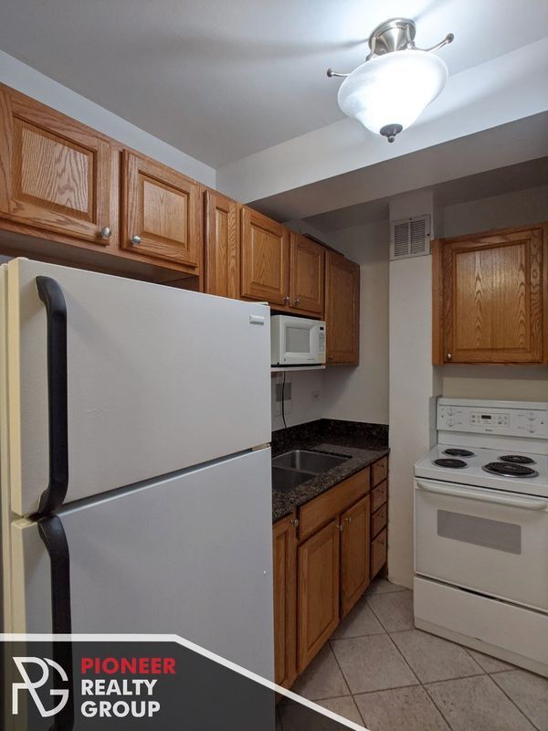 Building Photo - 4180 N Marine Dr